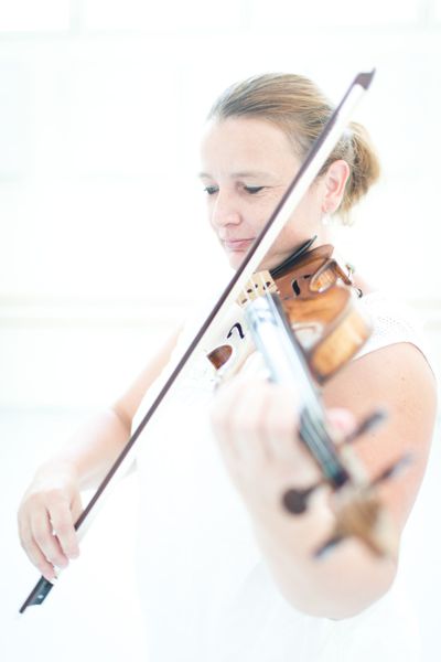Daniela Mülleder<br><div class="column-text"><center>Violine, Melodika, Gesang