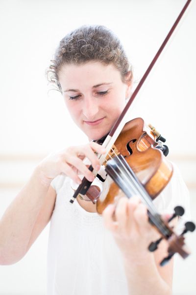Katharina Pöttinger<br><div class="column-text"><center>Violine, Gesang